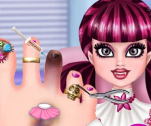 game Draculaura Foot Doctor